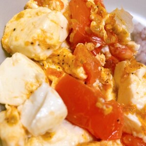 簡単で美味しい  トマトと卵、豆腐の炒め物